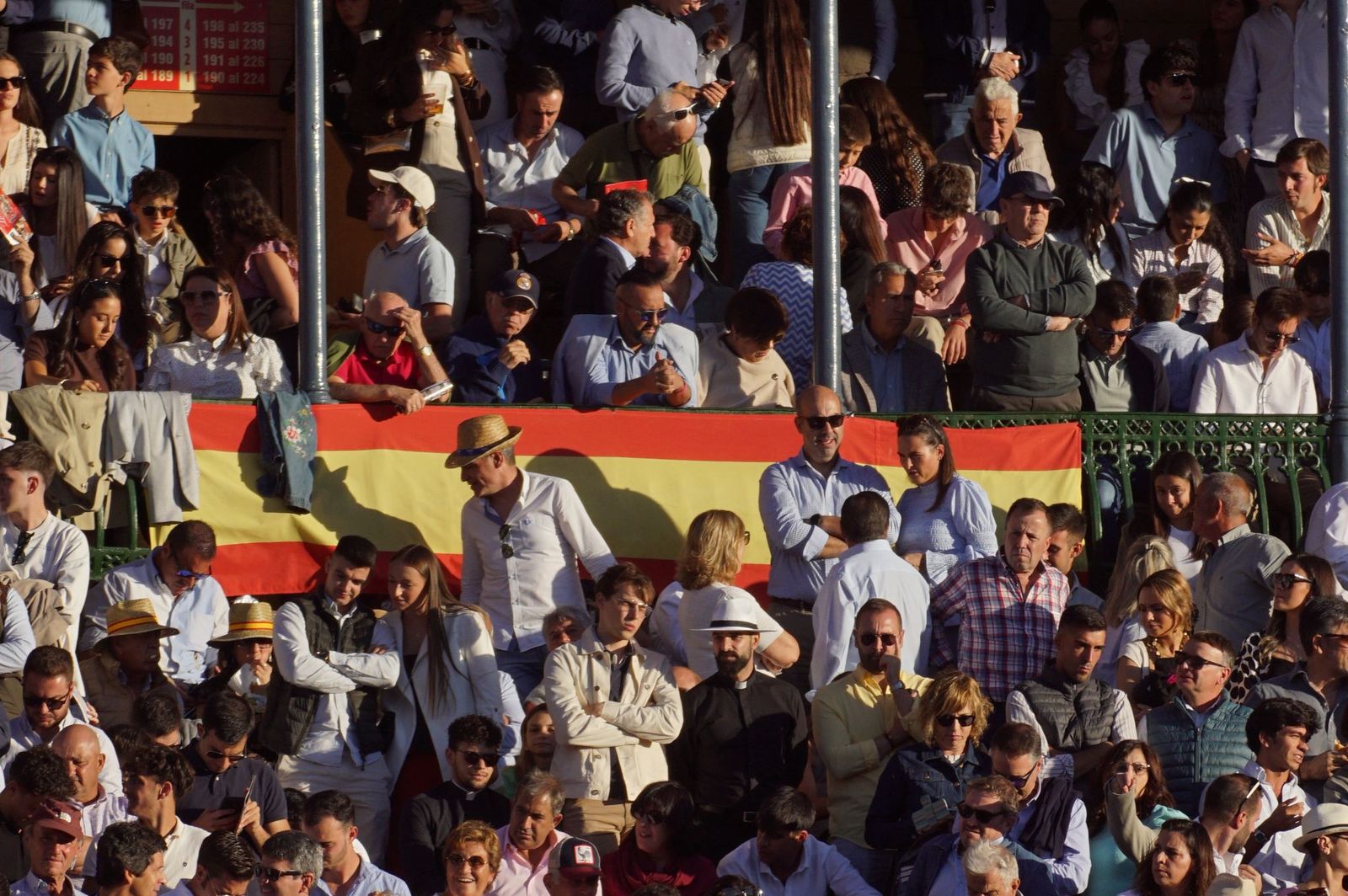 Así ha vivido la afición salmantina el adiós a la feria desde los tendidos: imágenes del ambiente en la corrida concurso