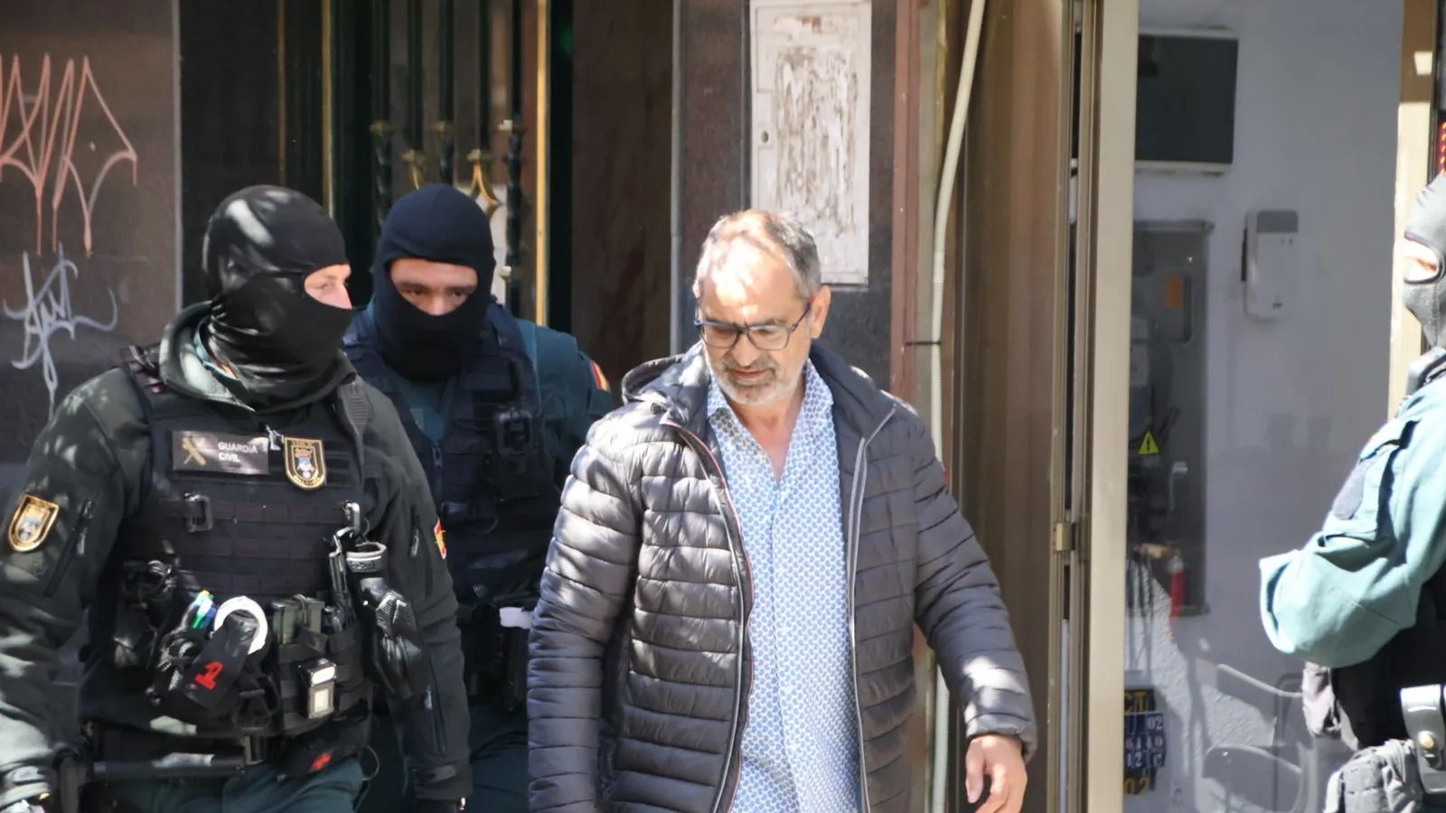 Detención del exalcalde de Trabanca en una redada de la Guardia Civil en la calle Alfonso de Castro