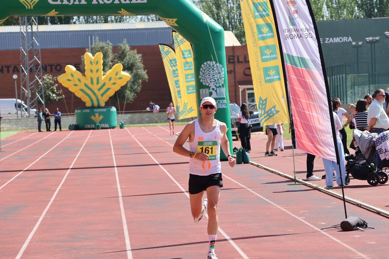 GALERÍA | Revive en imágenes la llegada a meta de los atletas en la Media Maratón de Zamora