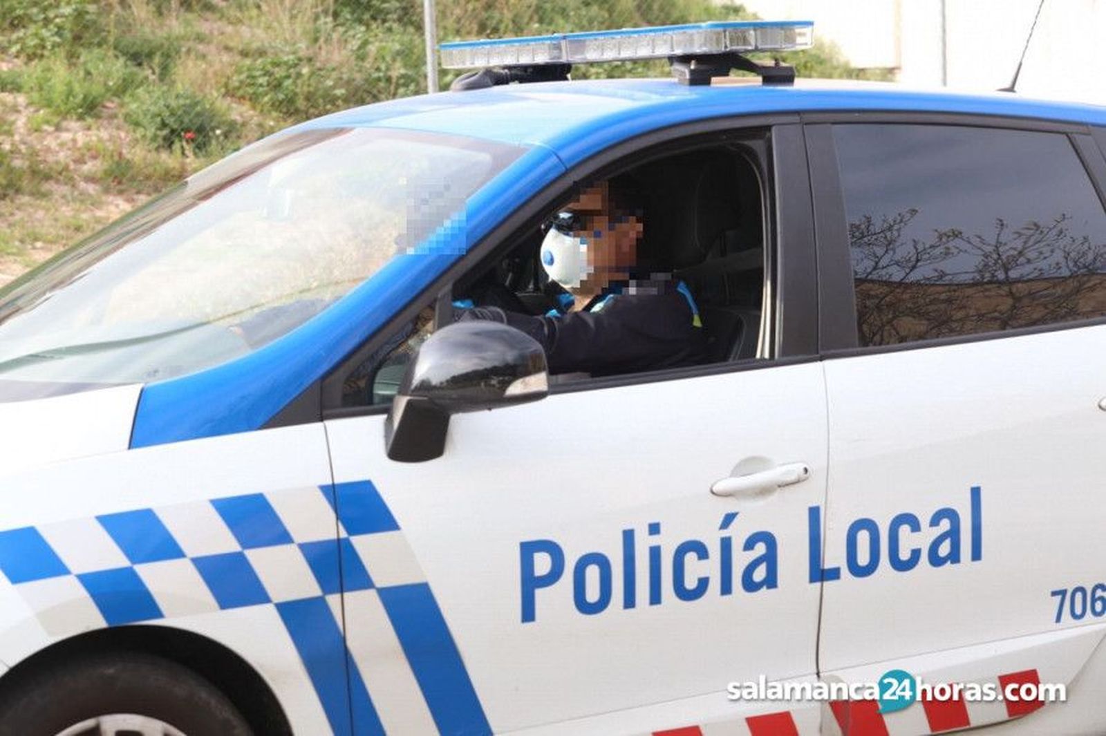 Policia local mascarillas y guantes