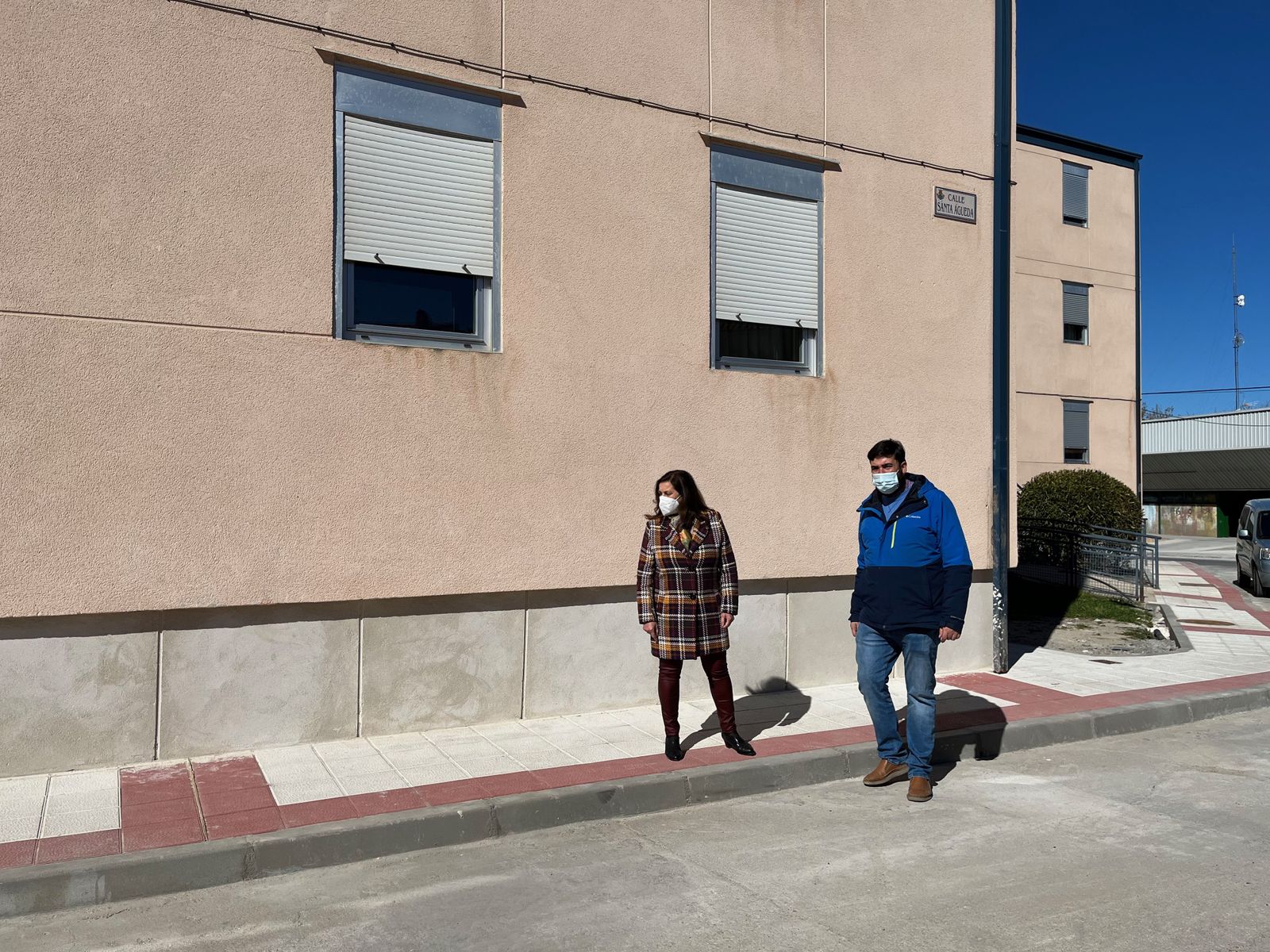 La alcaldesa de Peñaranda, Carmen Ávila, y el concejal de Obras, Antonio Poveda