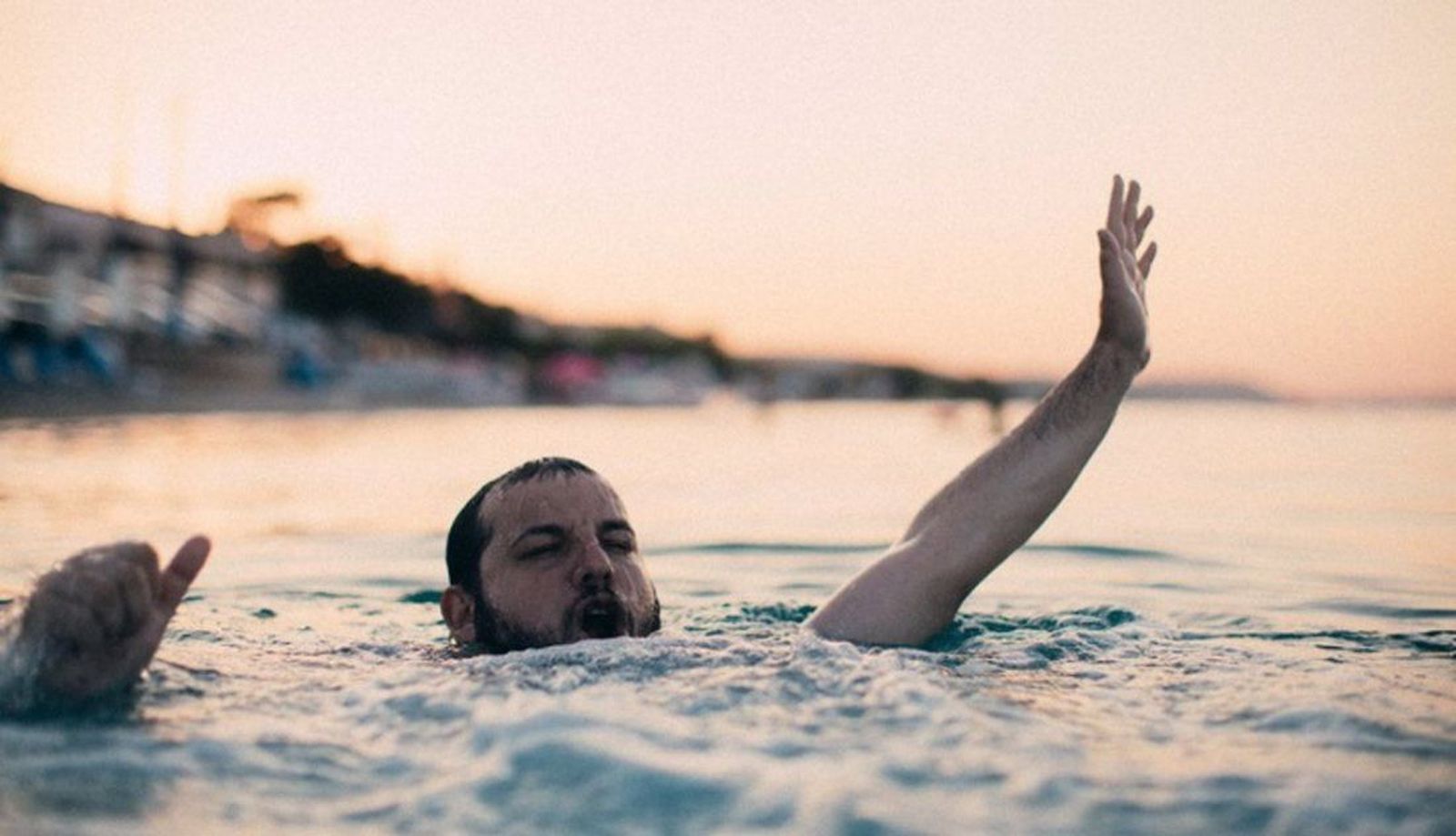 Persona ahogándose. EP