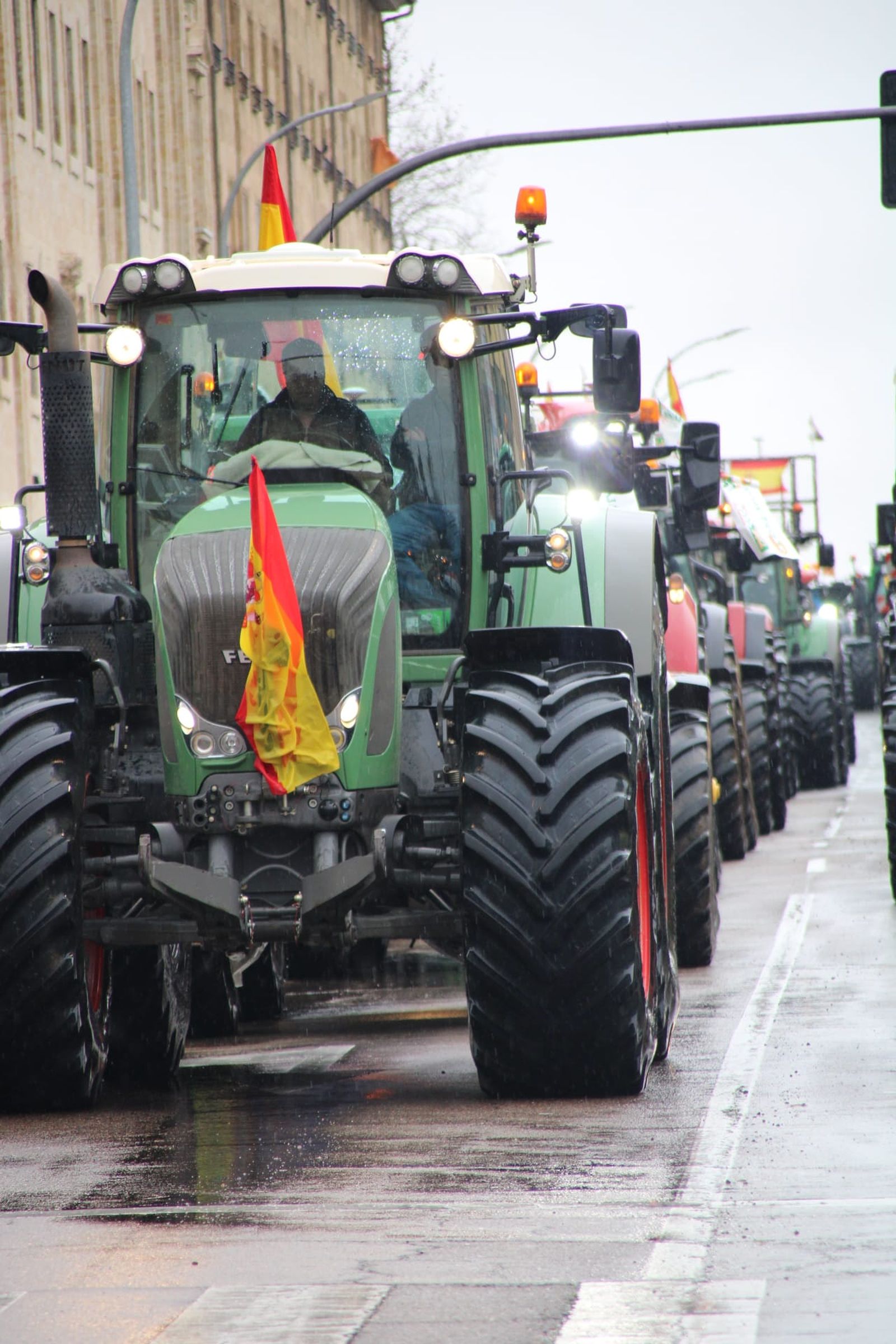 En imágenes la marcha con tractores y vehículos de campo en Salamanca en protesta contra Mercosur