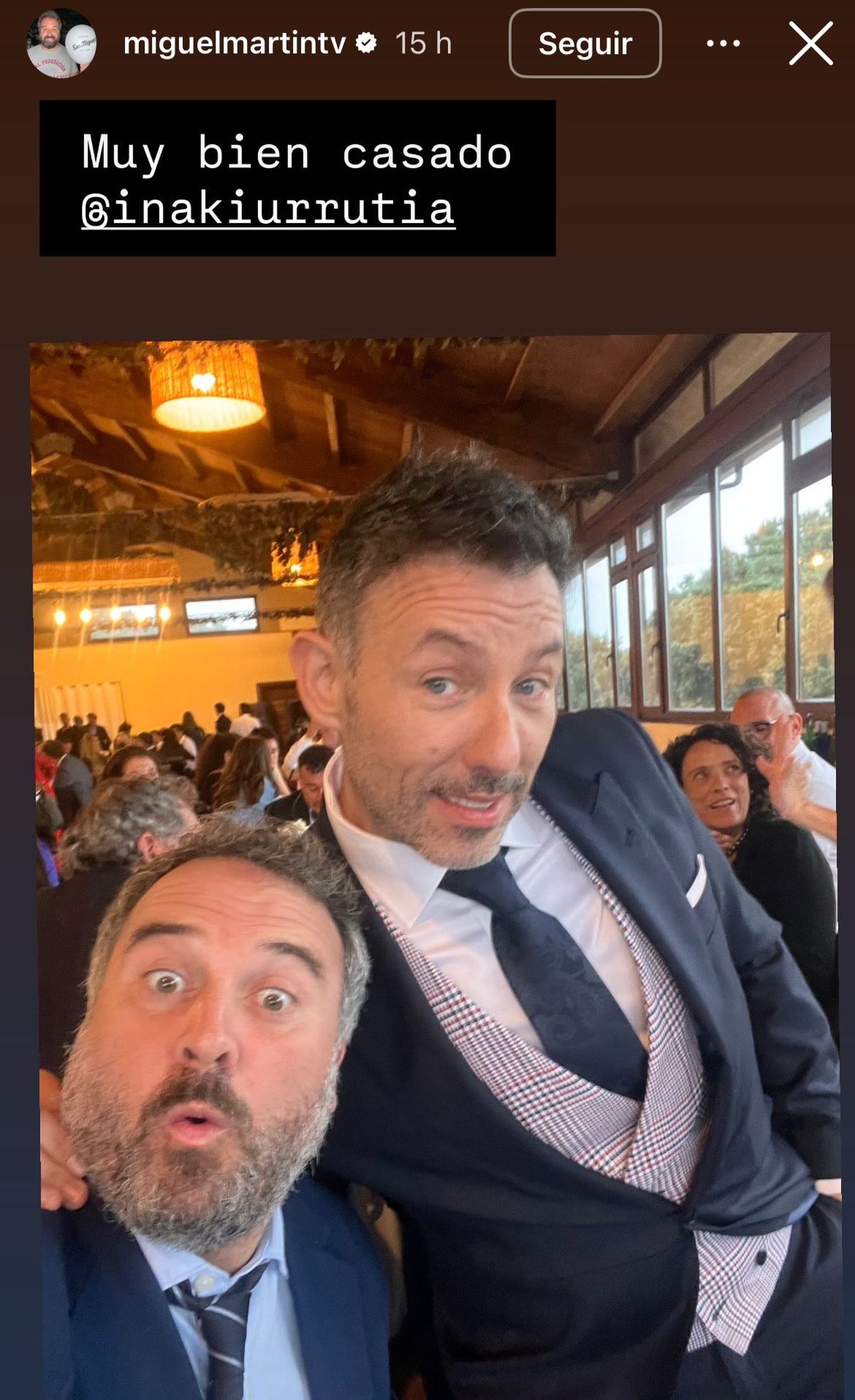 Múltiples rostros televisivos acompañan a Iñaki Urrutia en su boda en Salamanca