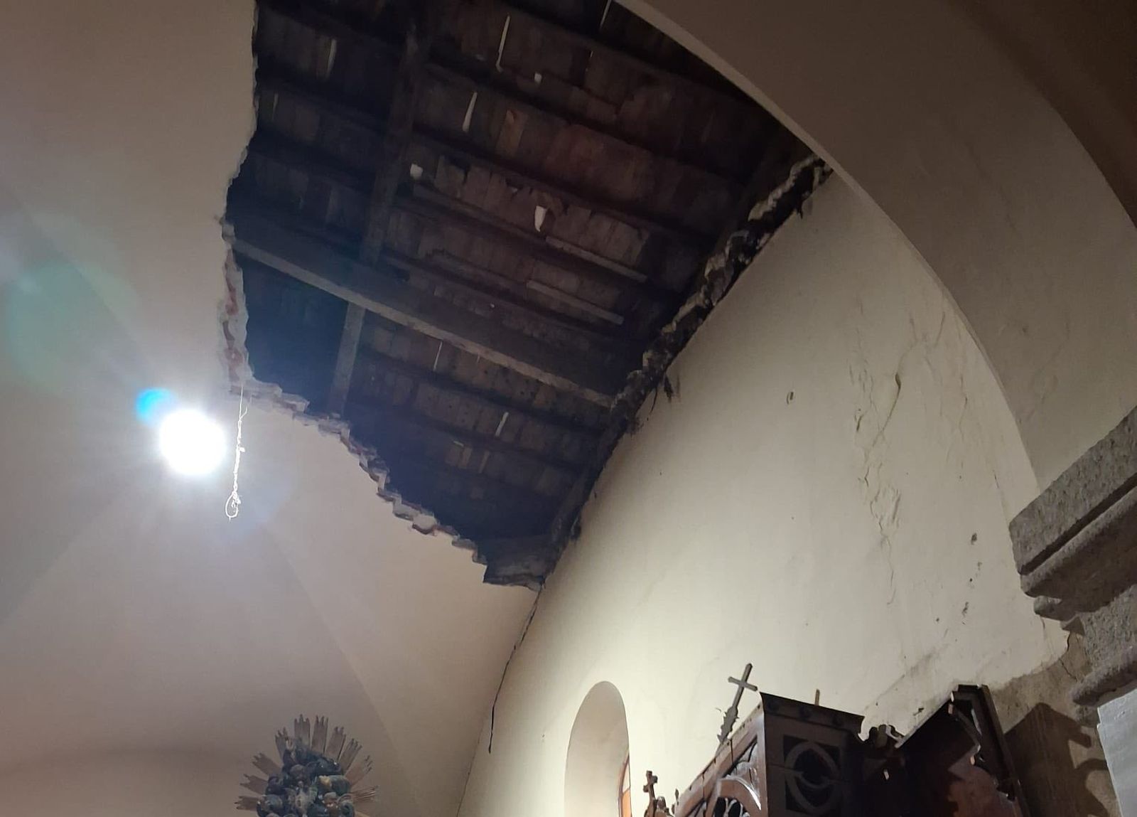 Derrumbe de la iglesia de la Fuente de San Esteban (2)