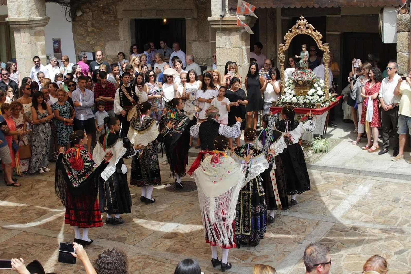 Ofertorio a la Virgen del Robledo en Sequeros