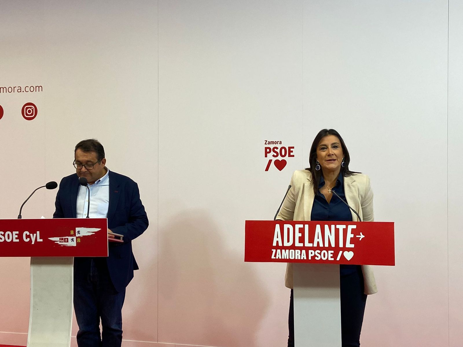 La secretaria de organización del PSOECyL, Ana Sánchez, y el portavoz socialista de Agricultura y Ganadería en las Cortes, Juan Luis Cepa