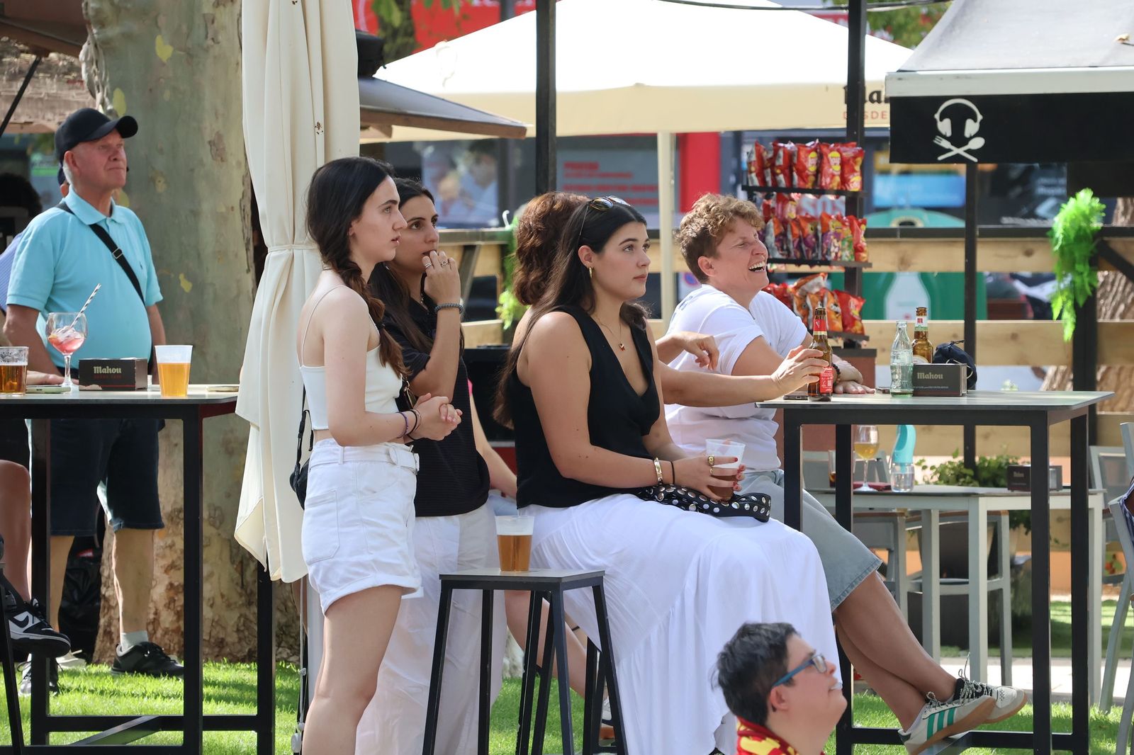 GALERÍA | Así se vivió la final de la Eurocopa Femenina en La Marina Fotos: Nuria Galindo