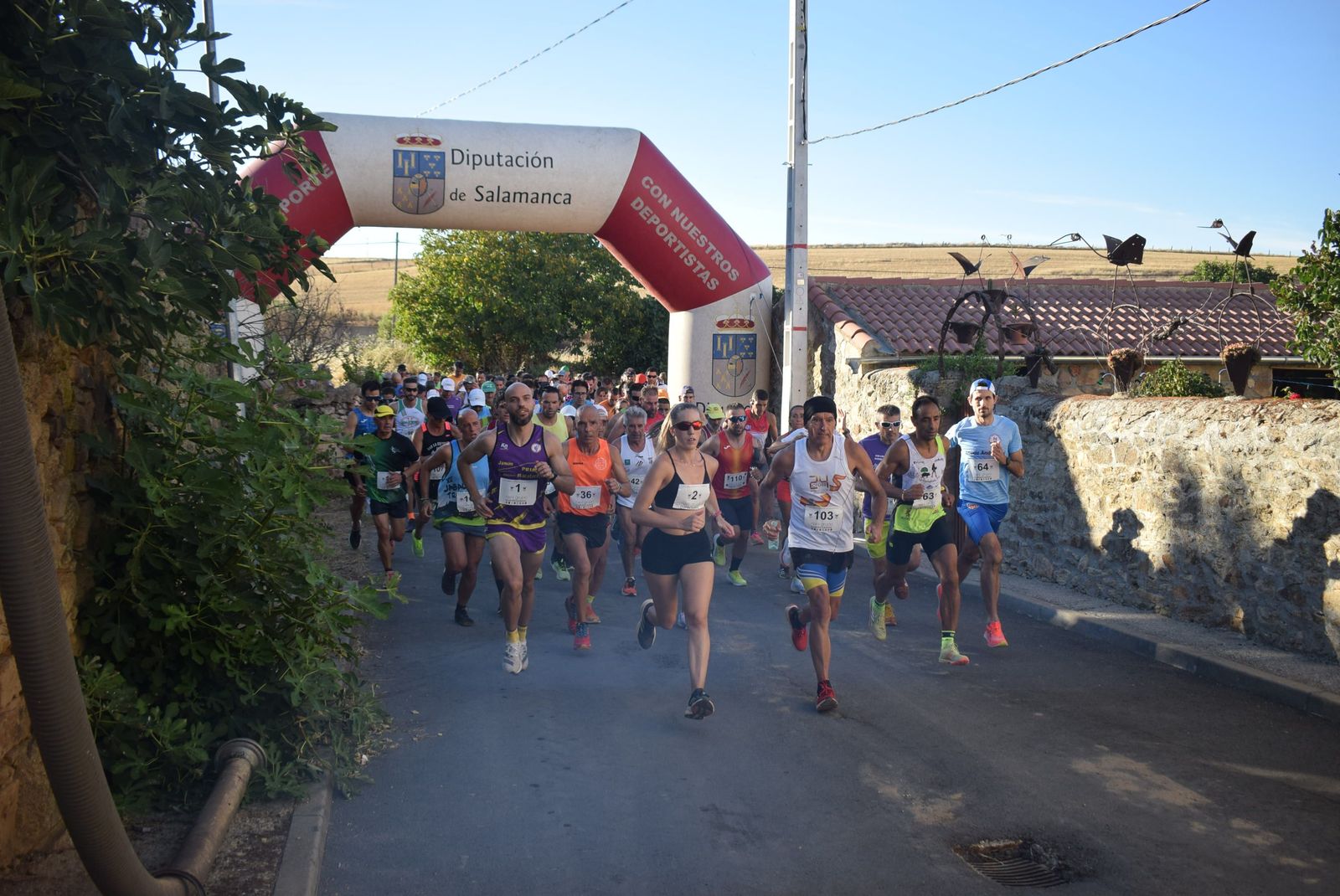 Hector Rodríguez y Esther Cruz se llevan la XVI Carrera Campestre de Valdemierque