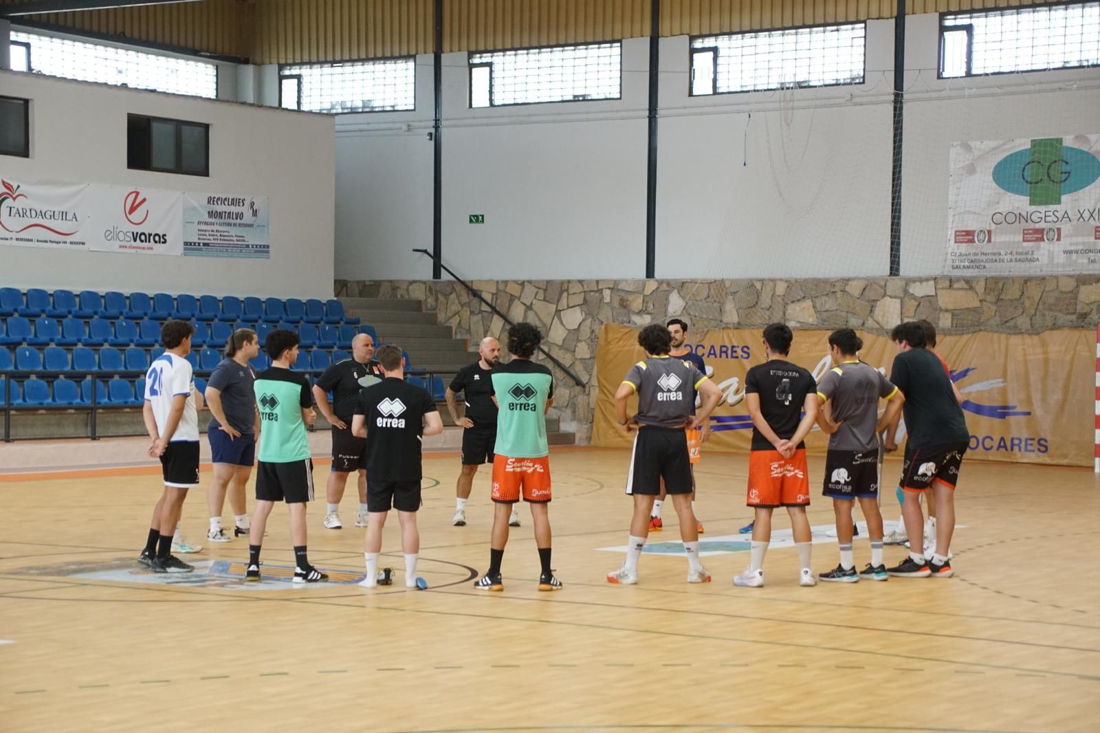 Primer entrenamiento del BM Salamanca en la temporada 2025/26