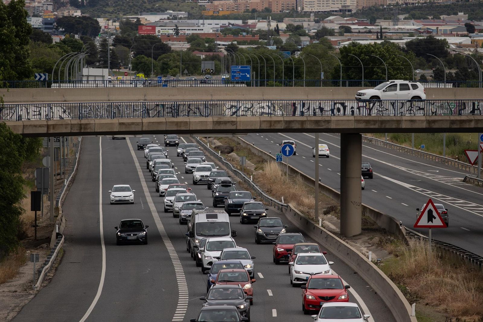 Archivo - Tráfico en la autovía A3 por la operación retorno del puente de mayo, a 5 de mayo de 2024, en Madrid (España). La operación salida del puente de mayo comenzó el pasado martes, 30 de abril y finaliza hoy, 5 de mayo. La Dirección General de Tráfic - Alejandro Martínez Vélez - Europa Press - Archivo Archivo - Tráfico en la autovía A3 por la operación retorno del puente de mayo, a 5 de mayo de 2024, en Madrid (España). La operación salida del puente de mayo comenzó el pasado martes, 30 de abril y finaliza hoy, 5 de mayo. La Dirección General de Tráfic - Alejandro Martínez Vélez - Europa Press - Archivo