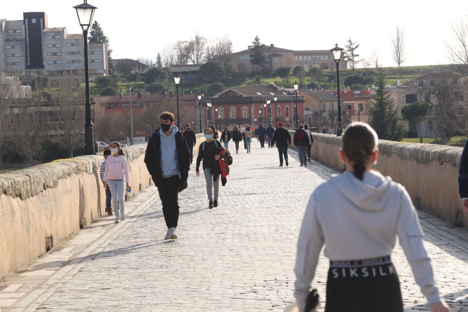 Se estabilizan los positivos en COVID-19 en Salamanca, con 16 nuevos casos, en una jornada en la que no hay muertes en el Hospital