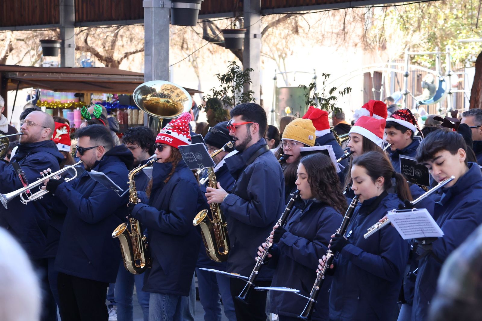 GALERÍA | Zamora vive un pasacalles repleto de espíritu navideño