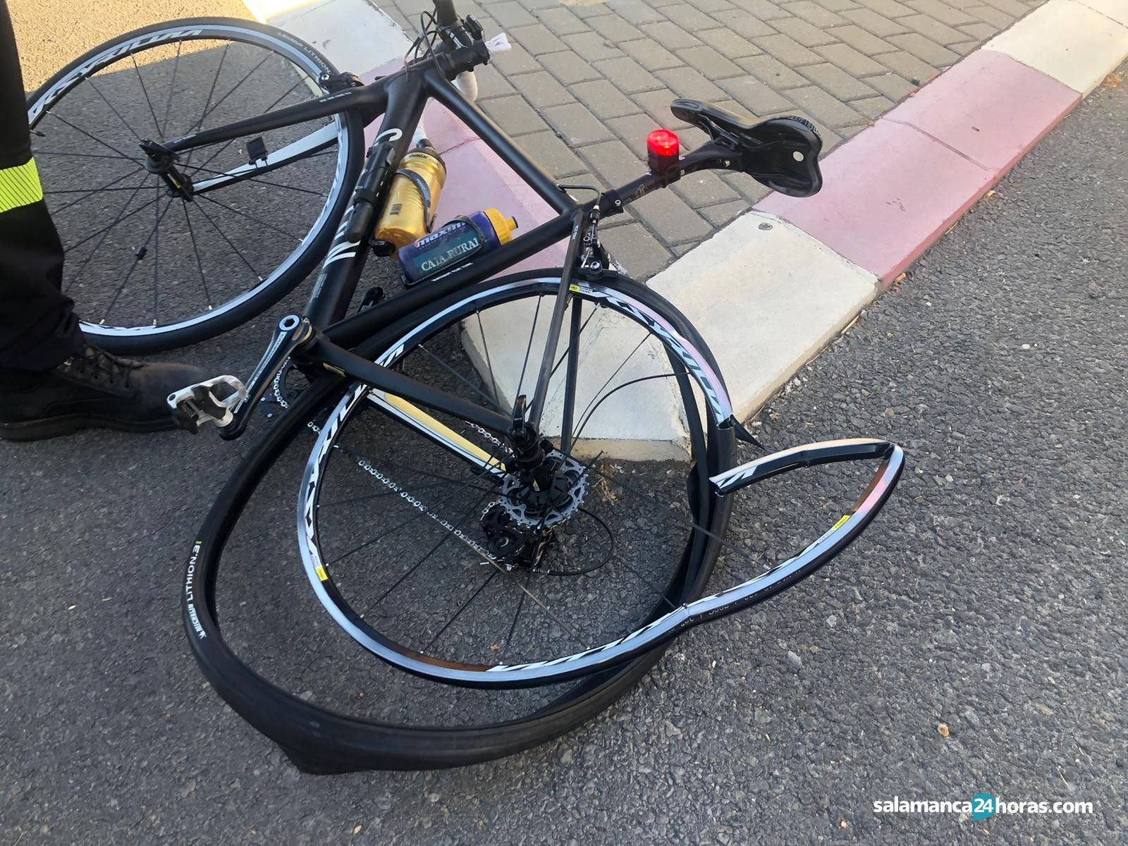 Atropello a ciclista en la carretera de Vecinos 1