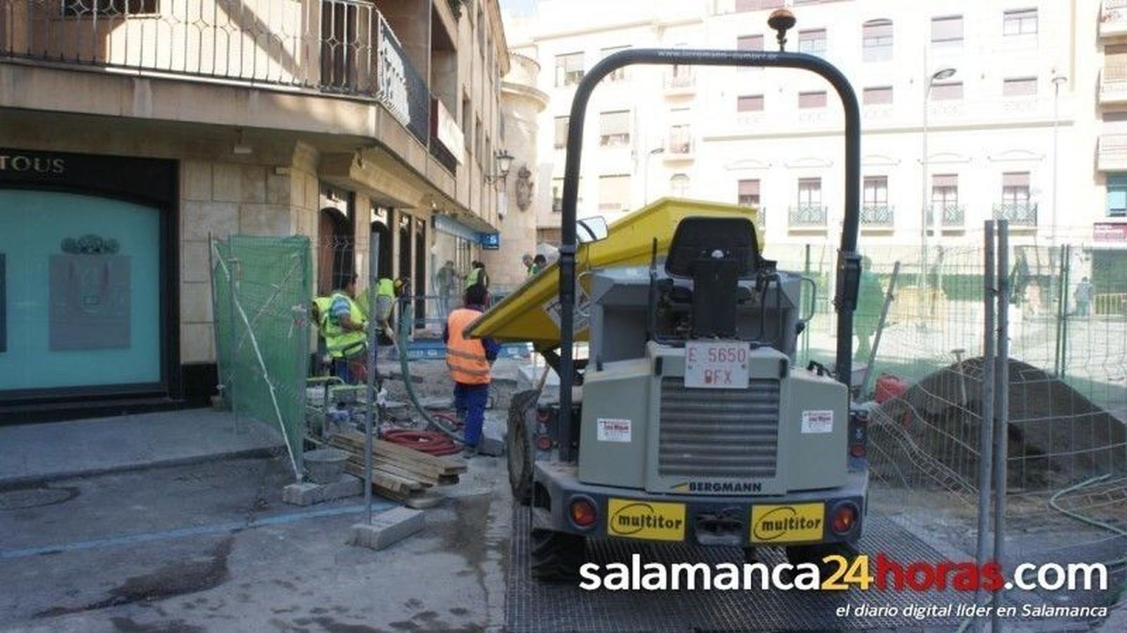 Visita del alcalde a la plaza de Santa Eulalia