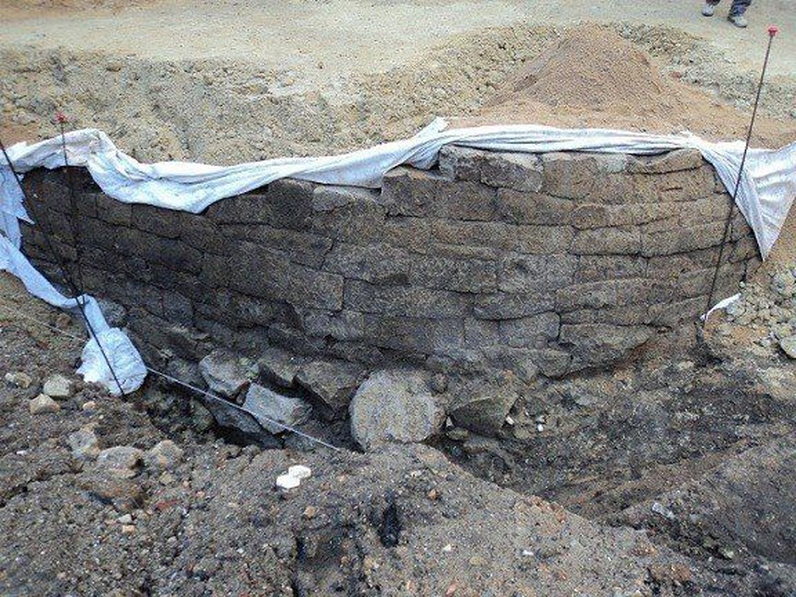 Podemos reclama la declaración como Bien de Interés Cultural para la muralla prerromana de la Rúa