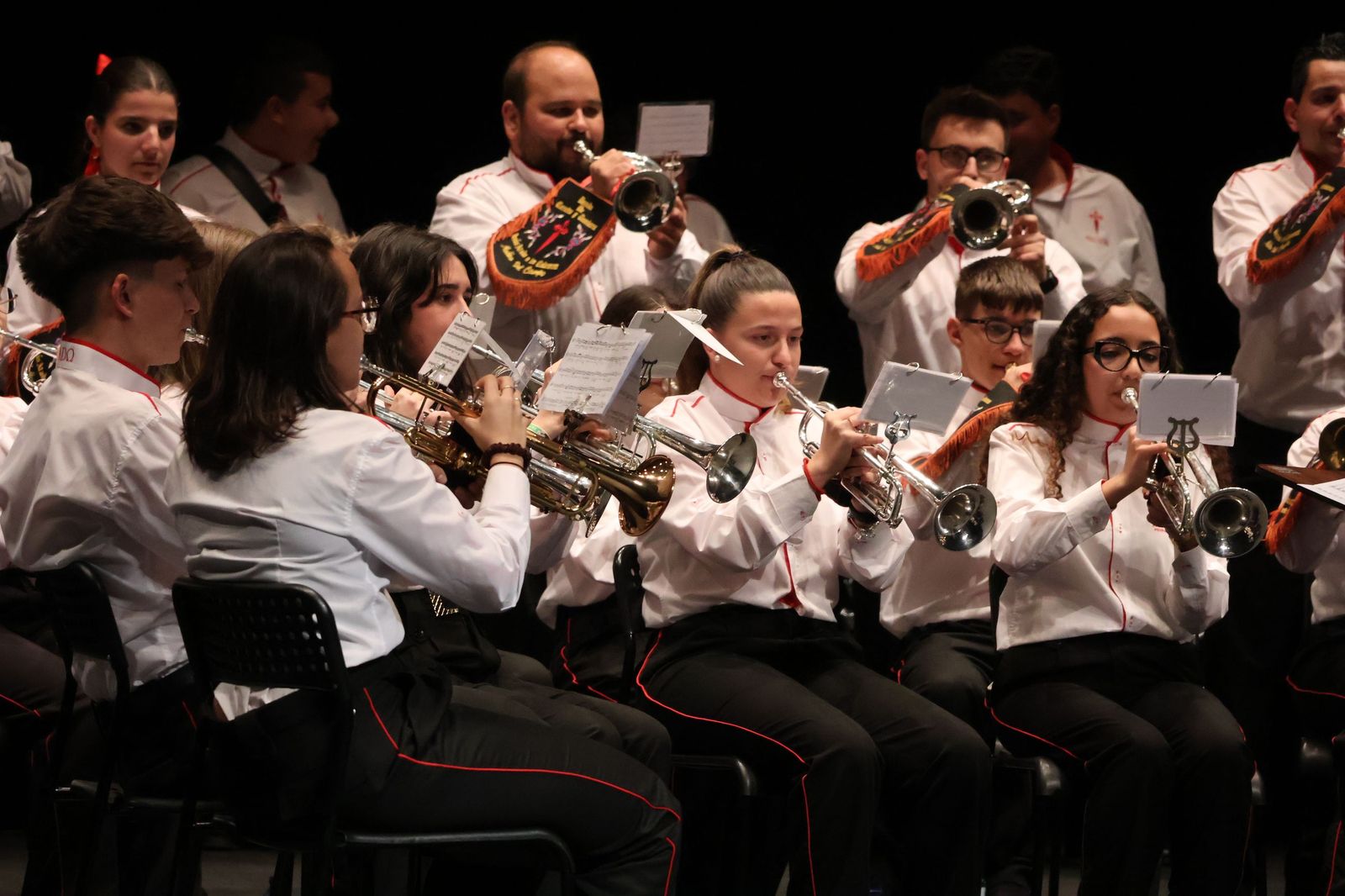 GALERÍA | Revive un Certamen de Cornetas y Tambores lleno de música y emoción