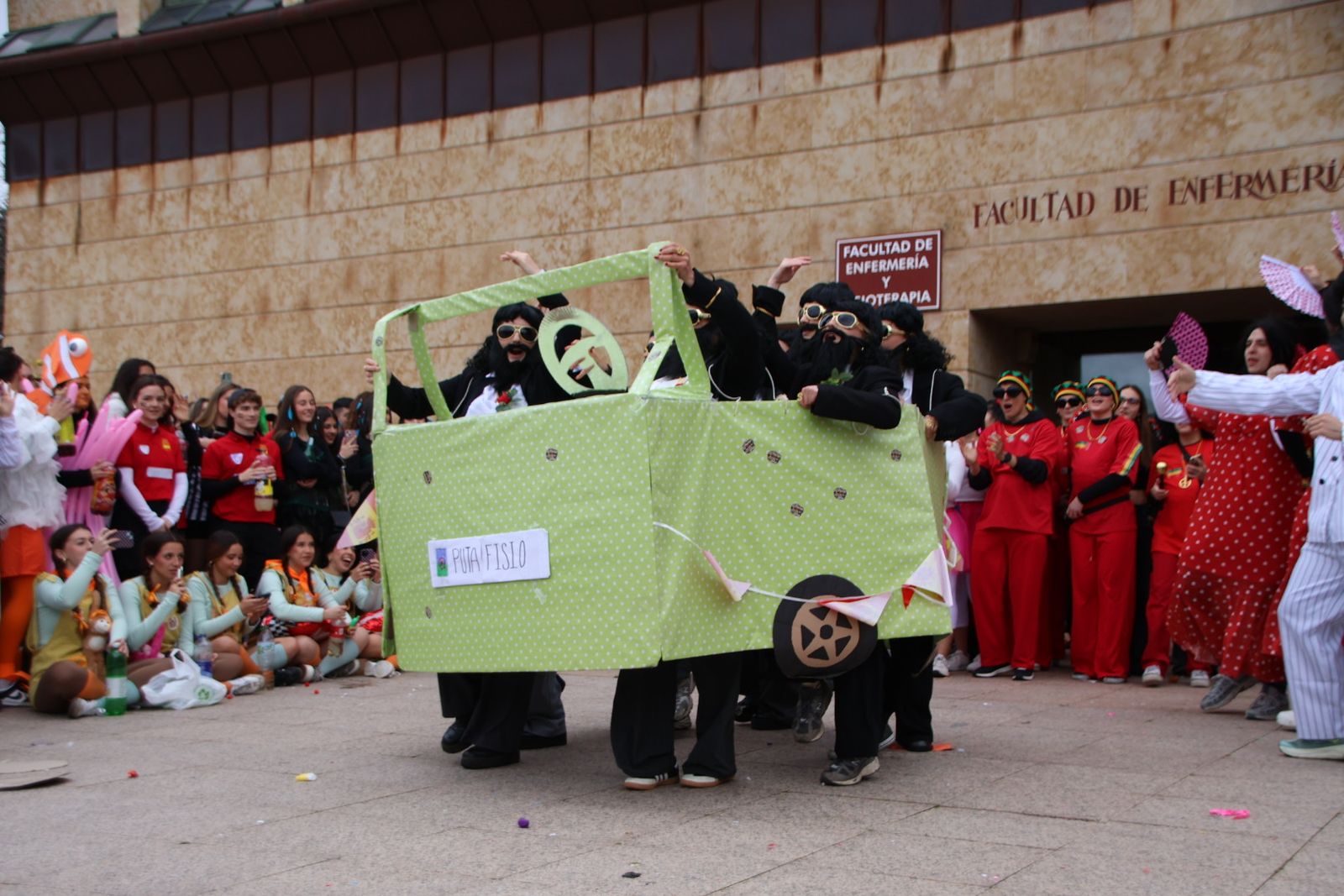 Charanga fiestas Enfermería y Fisioterapia USAL