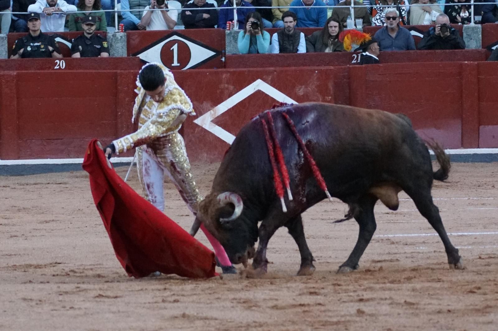 La corrida concurso para despedir la feria con Morante, Talavante y Borja Jiménez: imágenes de los mejores momentos en La Glorieta