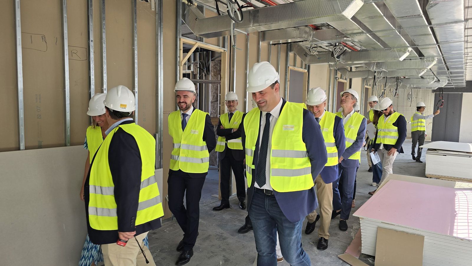 El consejero de Sanidad, Alejandro Vázquez Ramos, visita las obras del centro de salud Prosperidad