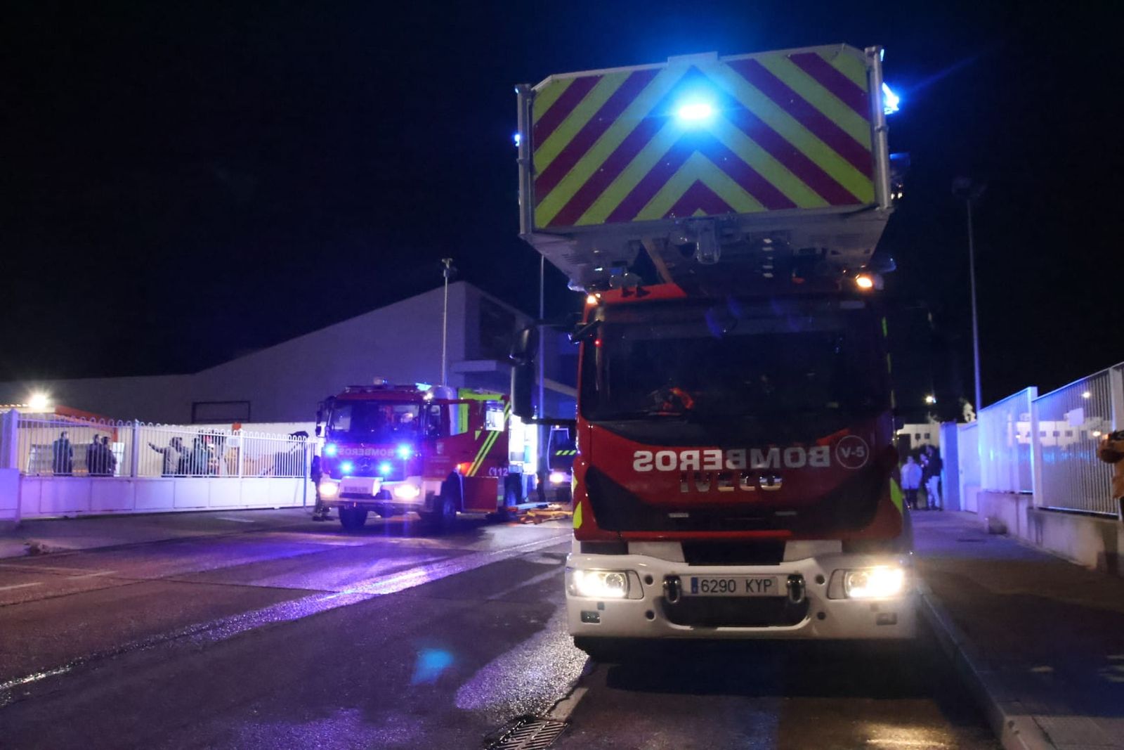 Explosión de una máquina en el polígono El Montalvo III. Fotos Andrea M.