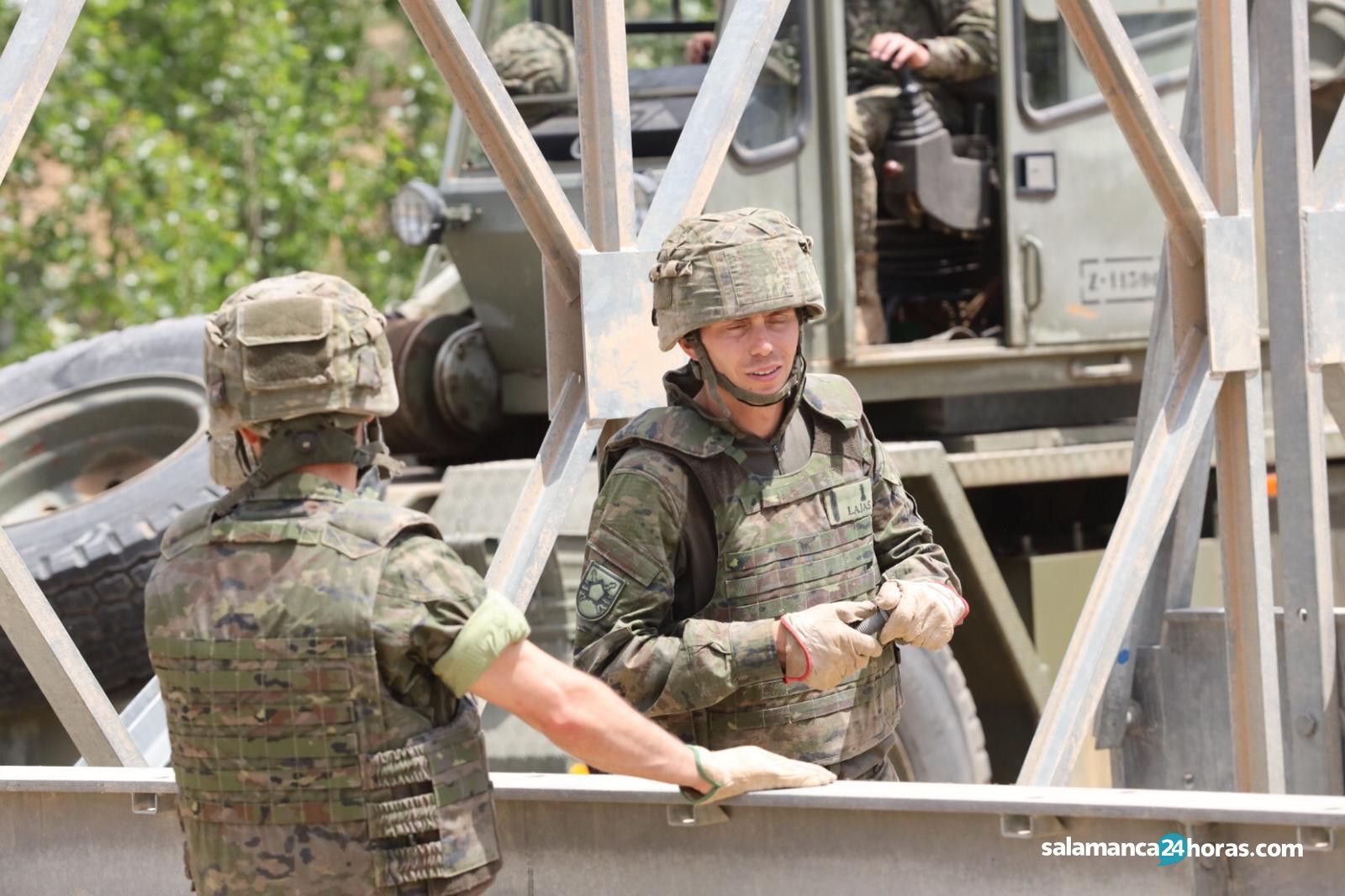 Celebración del Día de las Fuerzas Armadas (68)