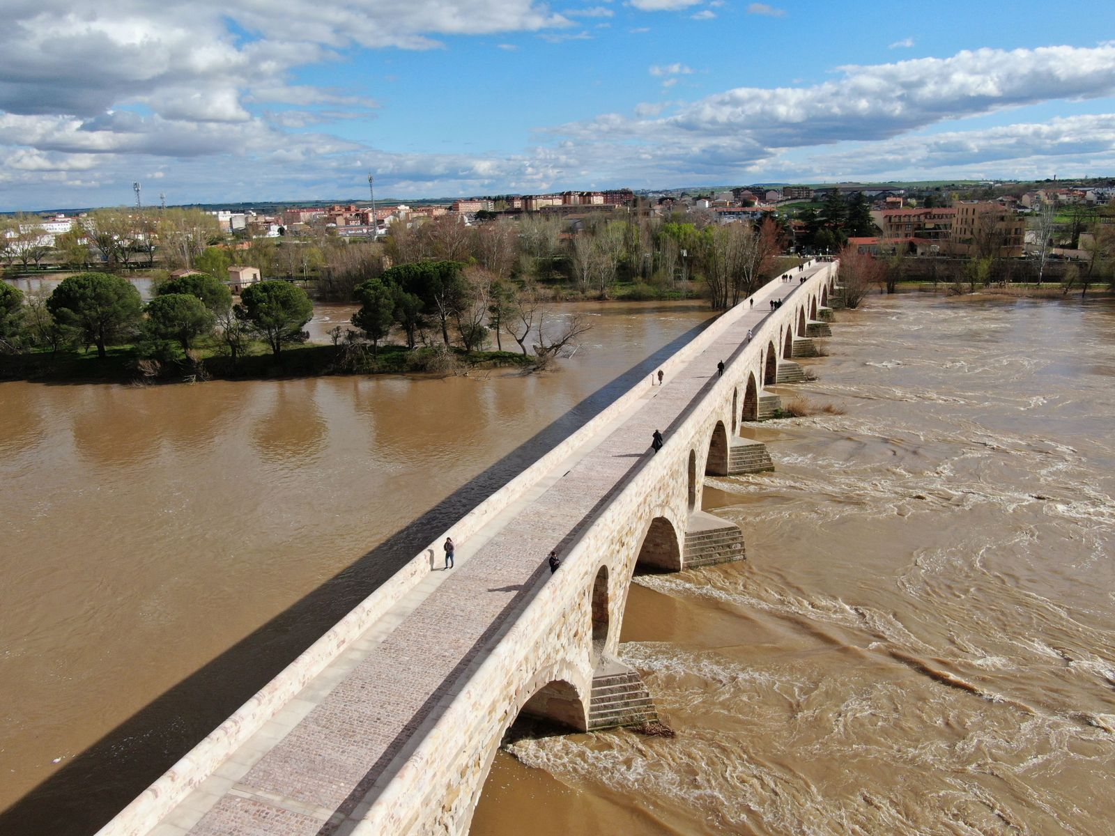 Imágenes aéreas Puente de Piedra