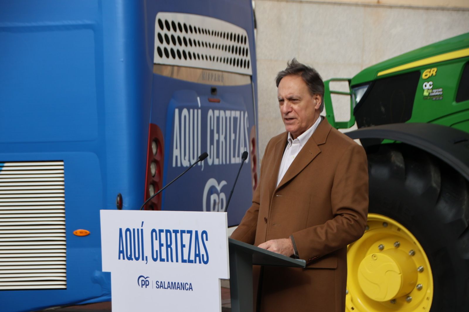 Mañueco presenta su caravana de vehículos en Salamanca