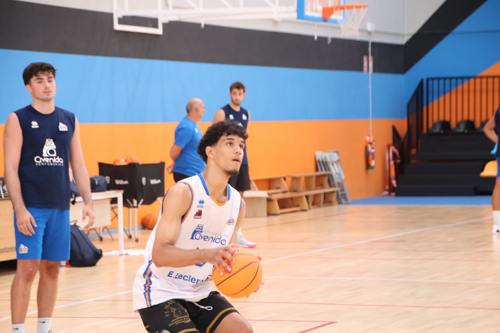 Primer entrenamiento de Perfumerías Avenida de Tercera FEB