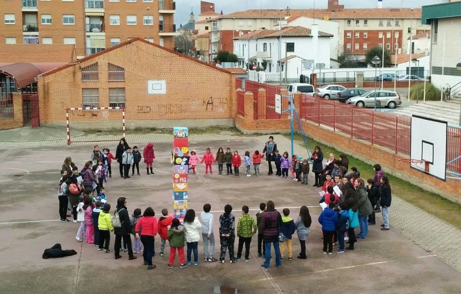El CEIP Miguel de Cervantes baila por la paz