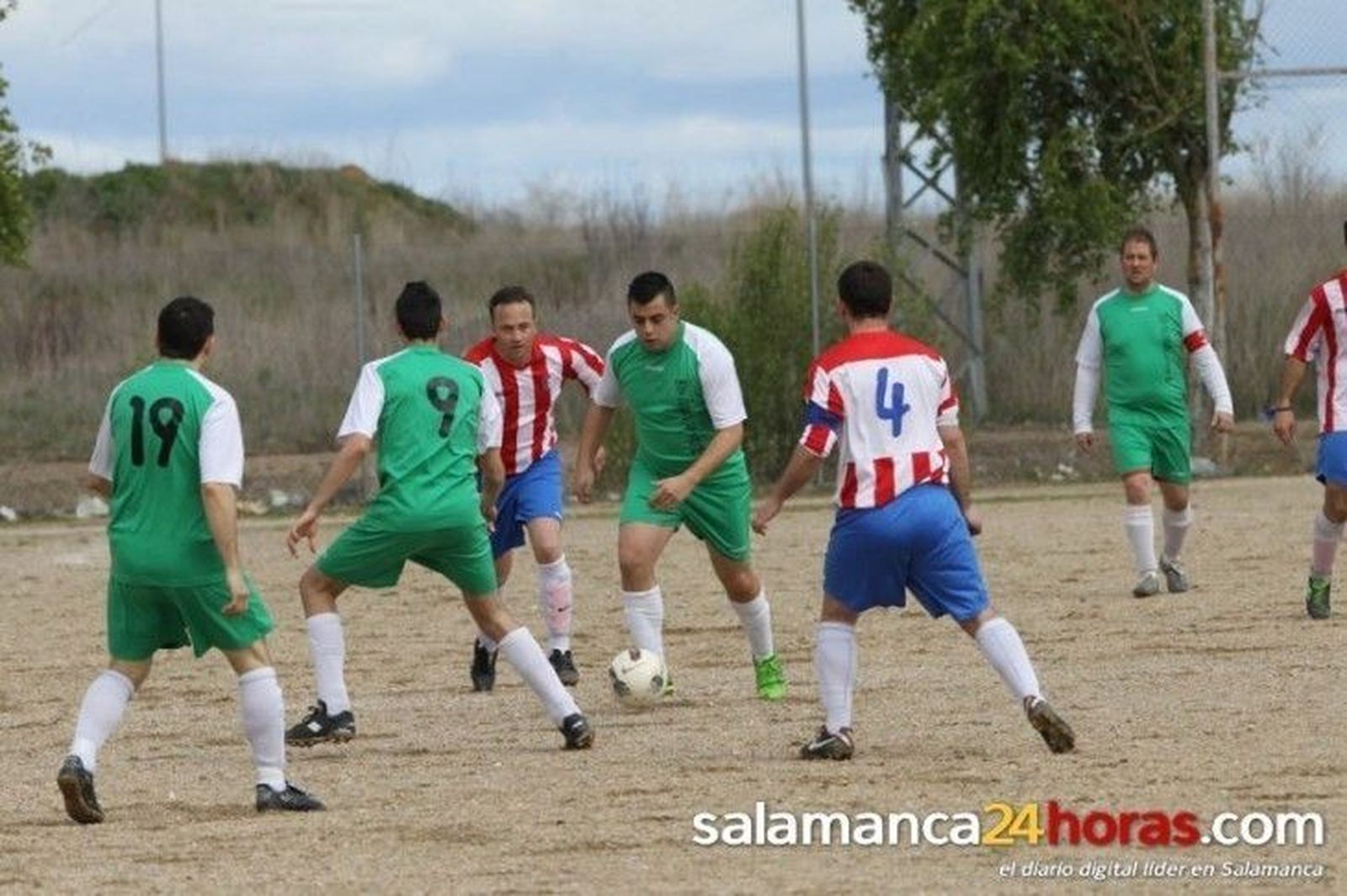 El Club La Condesa sufre pero mantiene su presión sobre el líder en el Trofeo Vegapiel