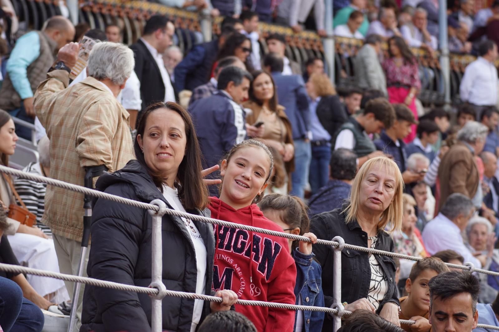 resumen-fotografico-del-ambiente-en-los-tendidos-de-la-glorieta-durante-la-corrida-concurso-22-de-septiembre-fotos-juanes-85
