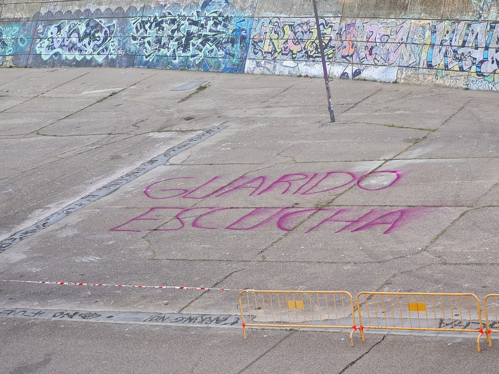 Pintadas en La Vaguada por las obras (2)