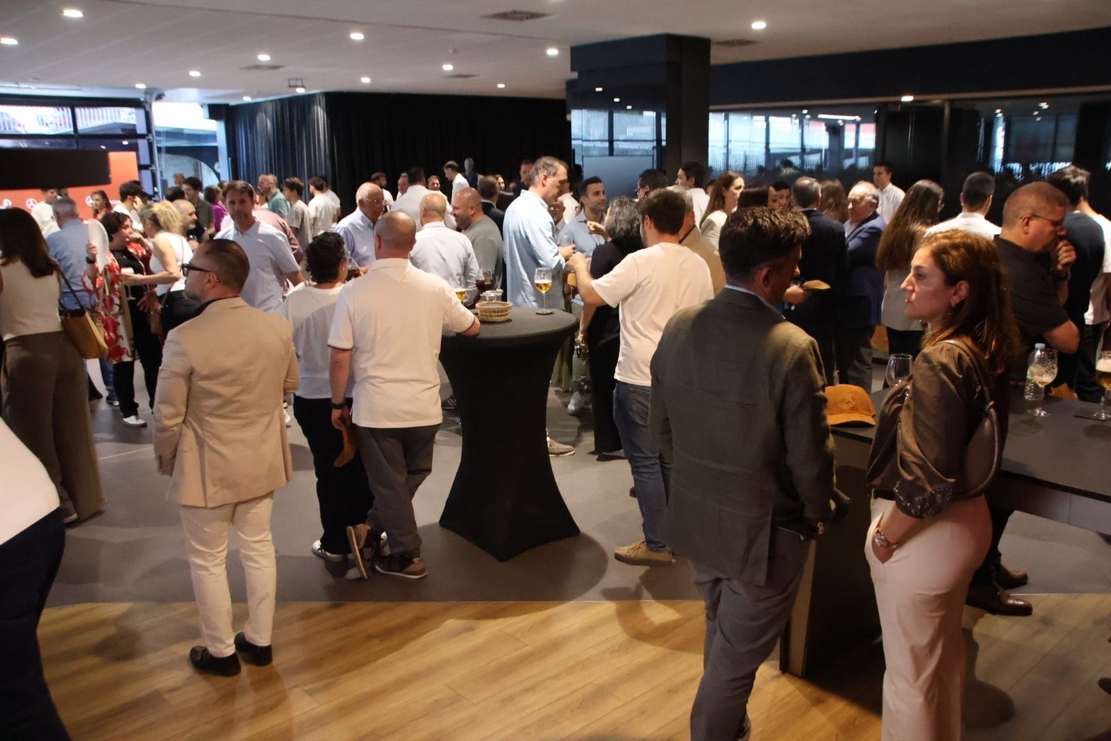 Presentación dos coches en la mercedes