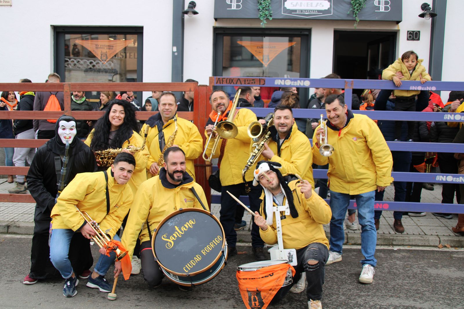 ambiente-durante-el-encierro-urbano-de-ciudad-rodrigo-sabado-10-de-febrero-fotos-s24h-6