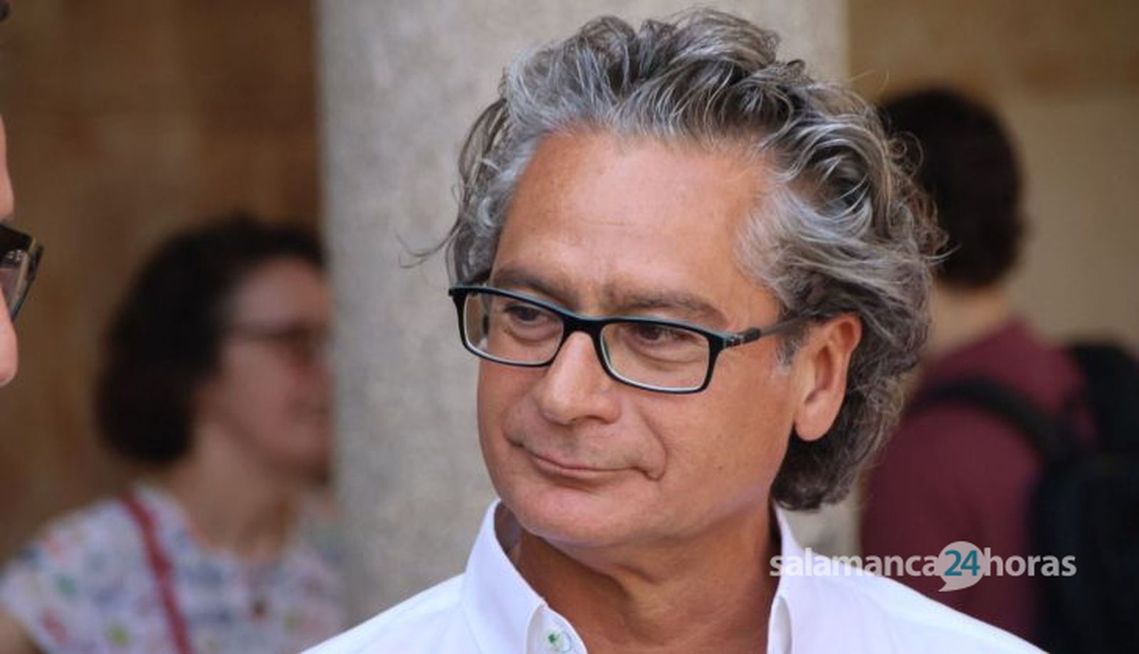 El rector presenta un importante proyecto logrado por el catedrático Juan Pedro Bolaños El rector presenta un importante proyecto logrado por el catedrático Juan Pedro Bolaños