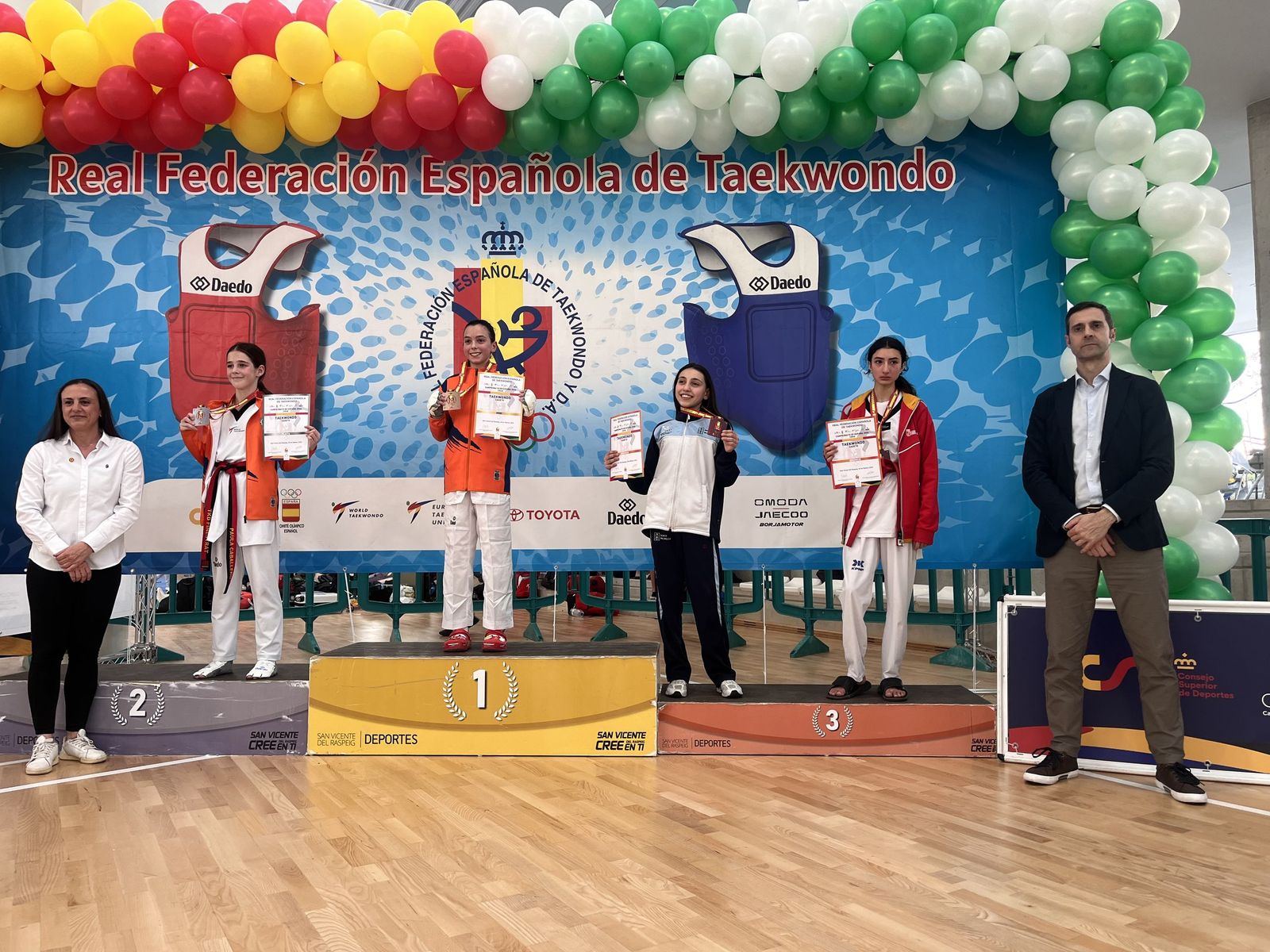 El podio con las mejores taekwondistas de España en esa categoría