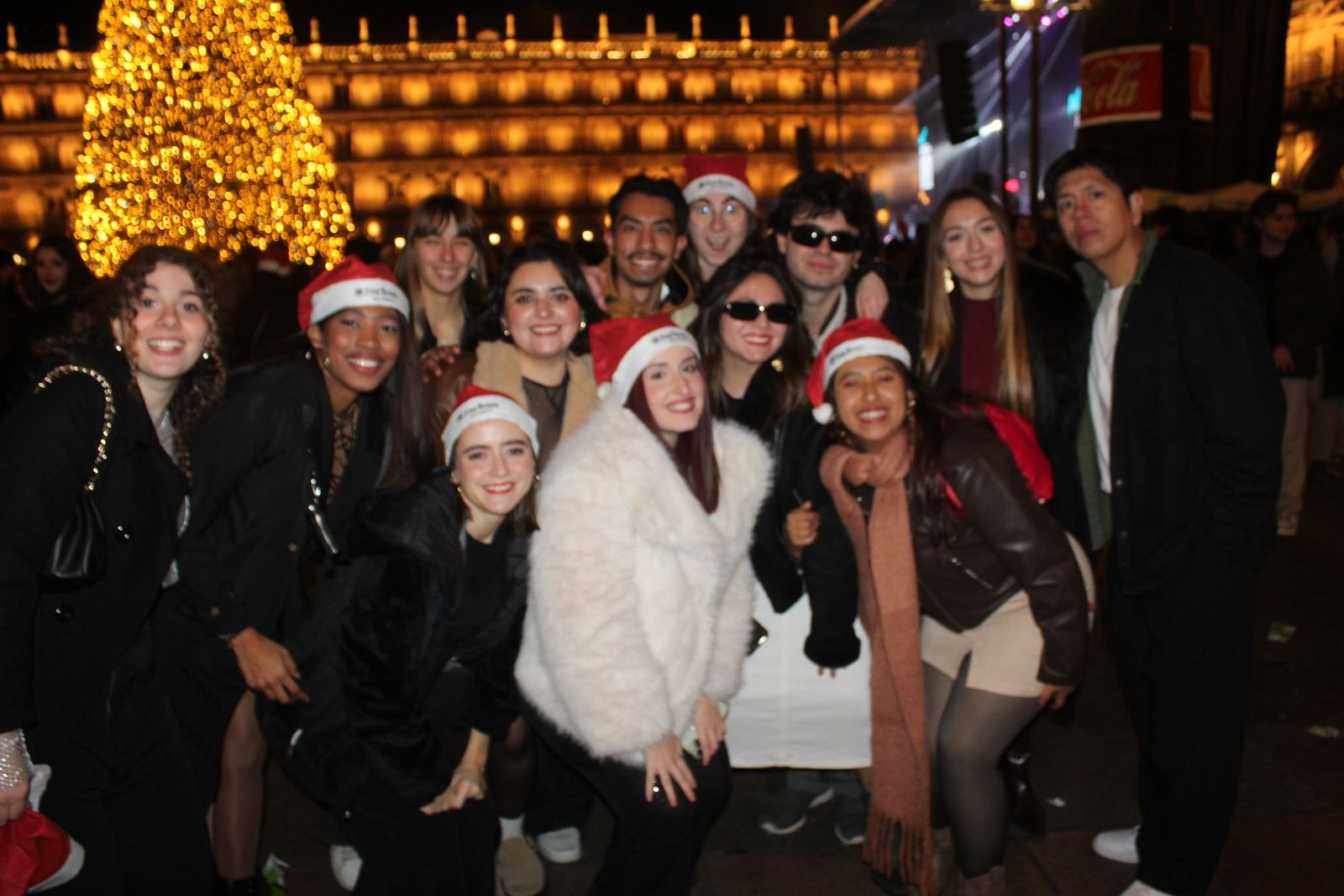 Miles de personas disfrutan de las campanadas y la fiesta del Fin de Año Universitario