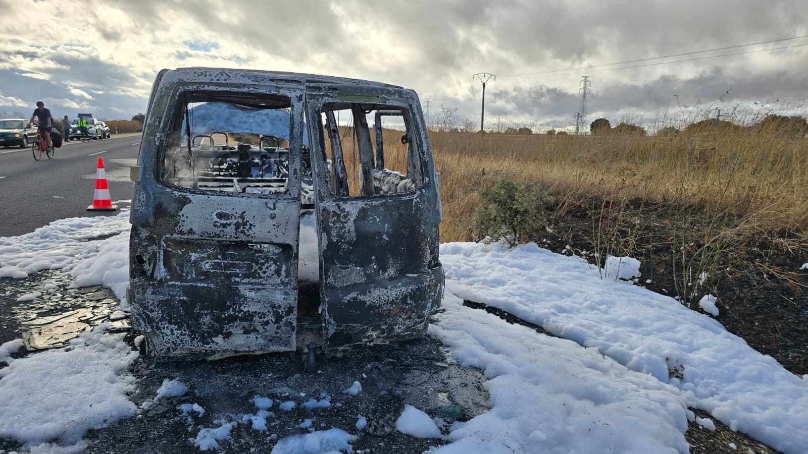 Arde una furgoneta en la N-620, a la altura de Barbadillo
