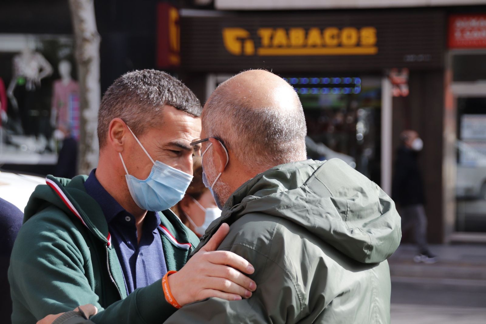Francisco Igea y Luis Fuentes, atienden a los medios de comunicación en la carpa de Ciudadanos