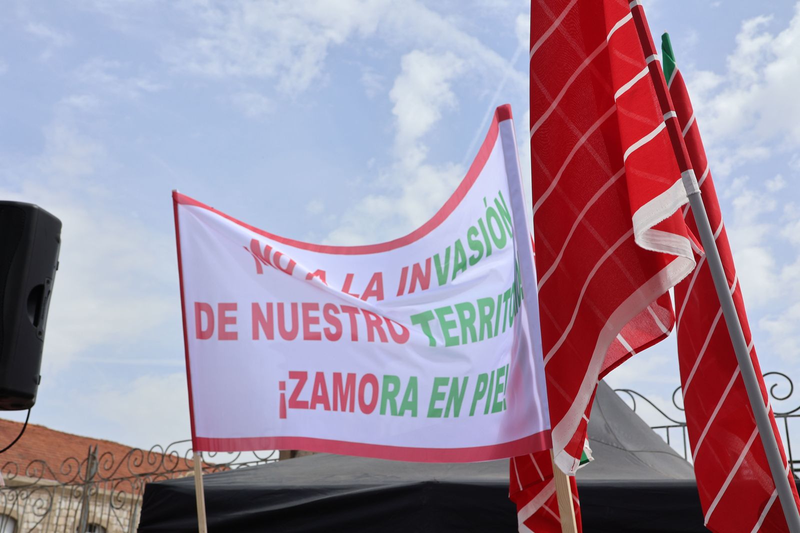 manifestacion-contra-la-perida-de-servicios-de-ave-94