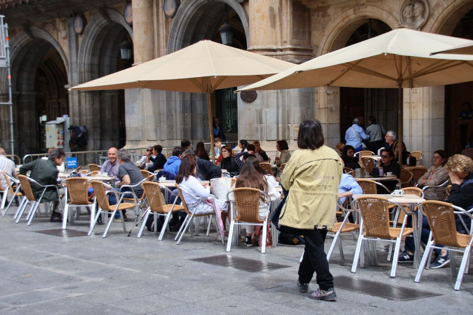 Imagen de archivo de una terraza de la Plaza Mayor. Foto de archivo Imagen de archivo de una terraza de la Plaza Mayor. Foto de archivo