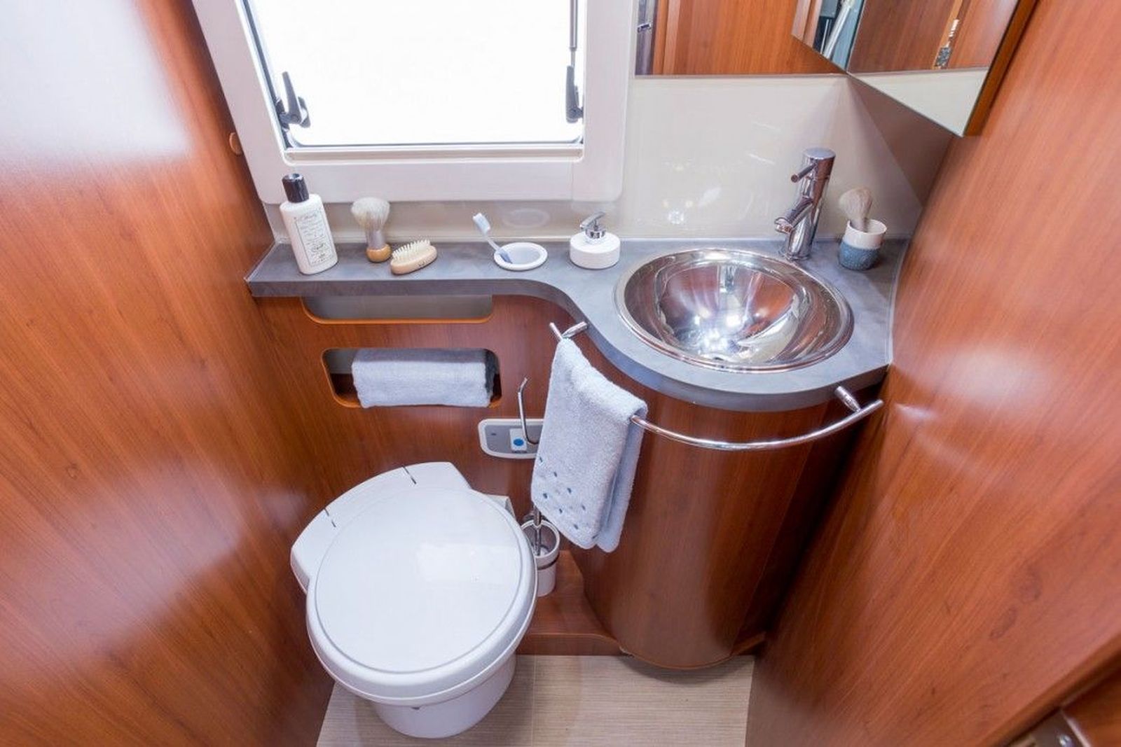 Autocaravana por dentro. (3)