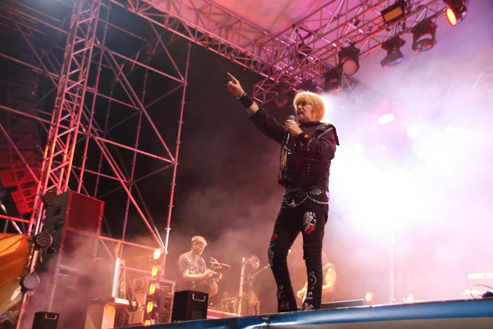 Medina Azahara hace vibrar a la Plaza Mayor de Salamanca con su eterno y emblemático rock