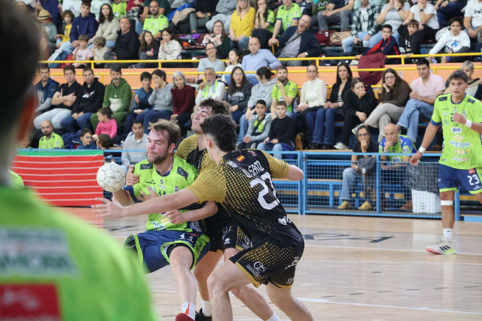 GALERÍA | El BM Zamora recibe en casa al Ciudad de Salamanca en un duelo muy ajustado