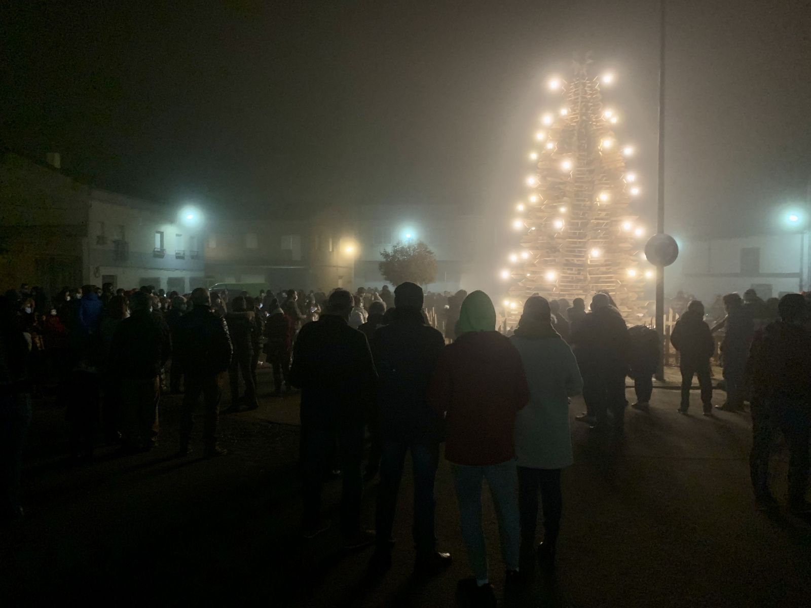 Inauguración del árbol de Navidad de Villoruela se mueve