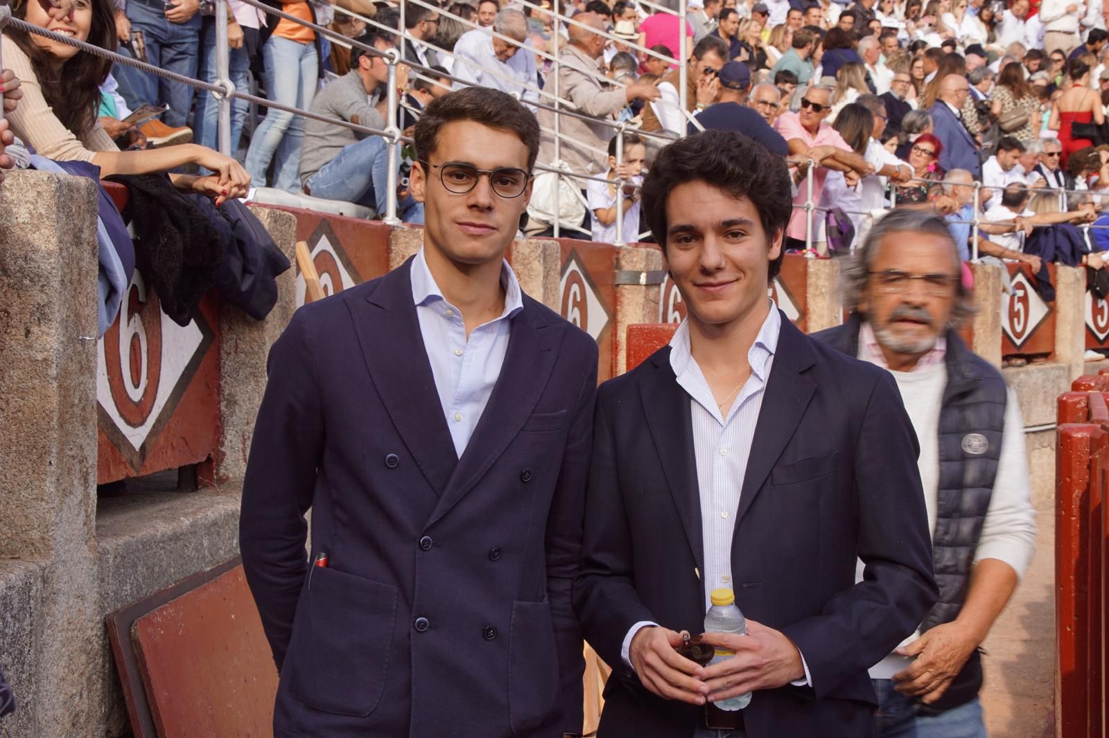 resumen-fotografico-del-ambiente-en-los-tendidos-de-la-glorieta-durante-la-corrida-concurso-22-de-septiembre-fotos-juanes-43