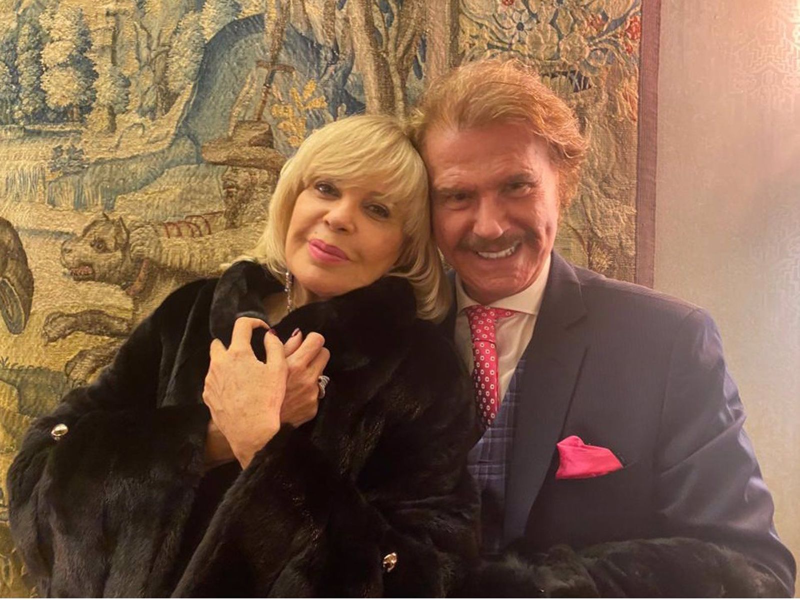 Bárbara Rey y Edmundo Arrocet han confirmado su relación sentimental. EP