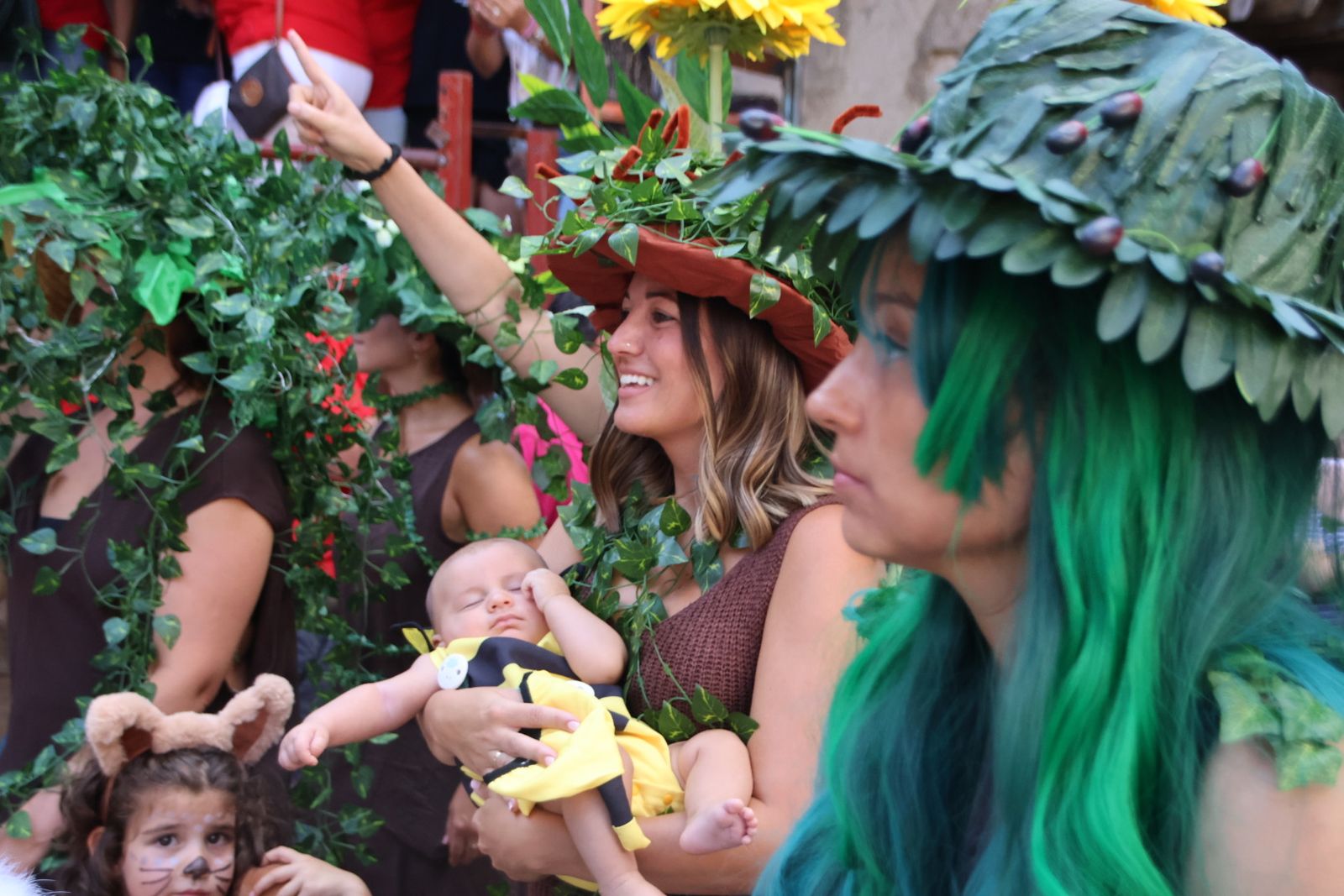 San Esteban de la Sierra, desfile de carrozas y disfraces