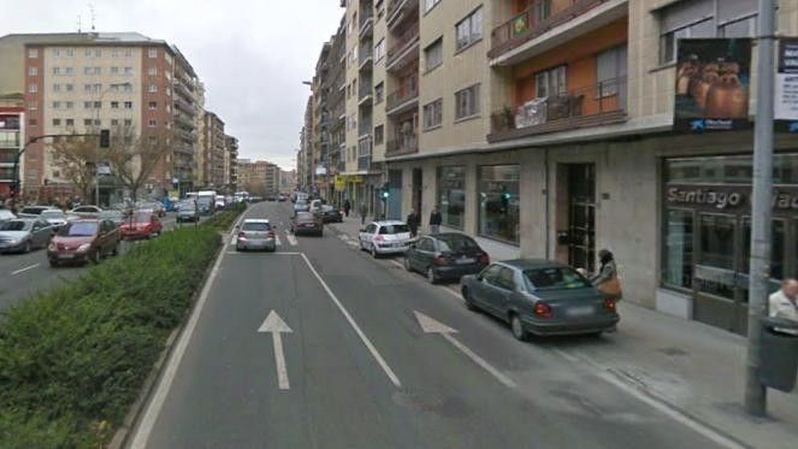 Una cámara vigila la velocidad e infracciones de los vehículos en el paseo Canalejas